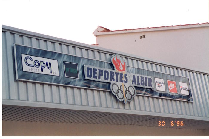 Foto antigua de Albir Sport. Tienda de deportes en Alfaz del Pi . tienda de deportes el el Albir 
